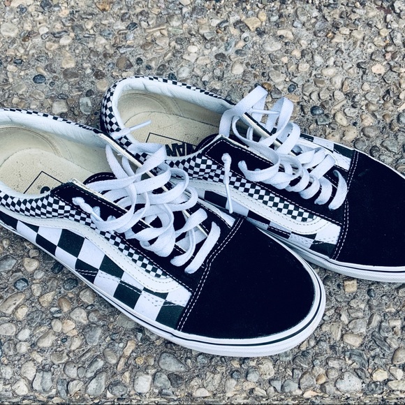SOLD!Vans Checkered Old Skool Low Top Sneakers - Picture 3 of 5